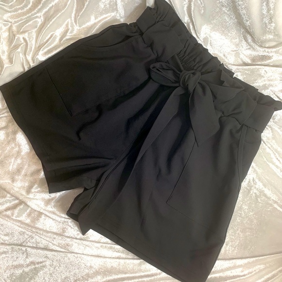 NWT black high waisted bow tie shorts size small - Picture 4 of 13